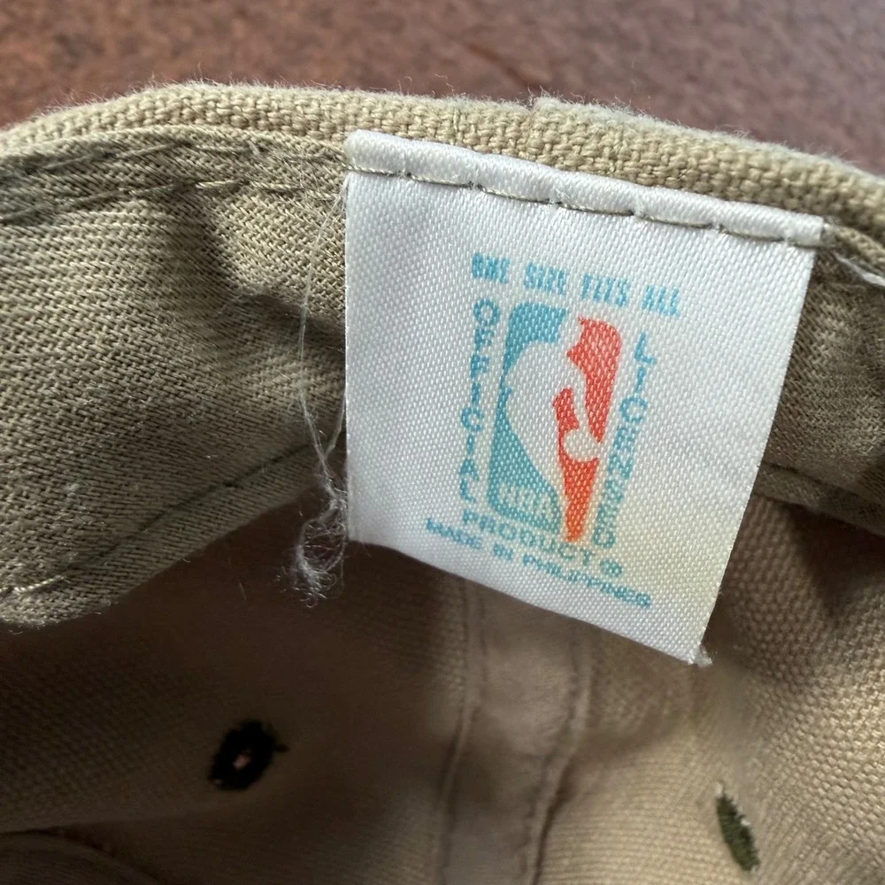 Vintage Dallas Mavericks Logo 7 Snapback Hat NBA Tan Green Two Tone Cap Mens